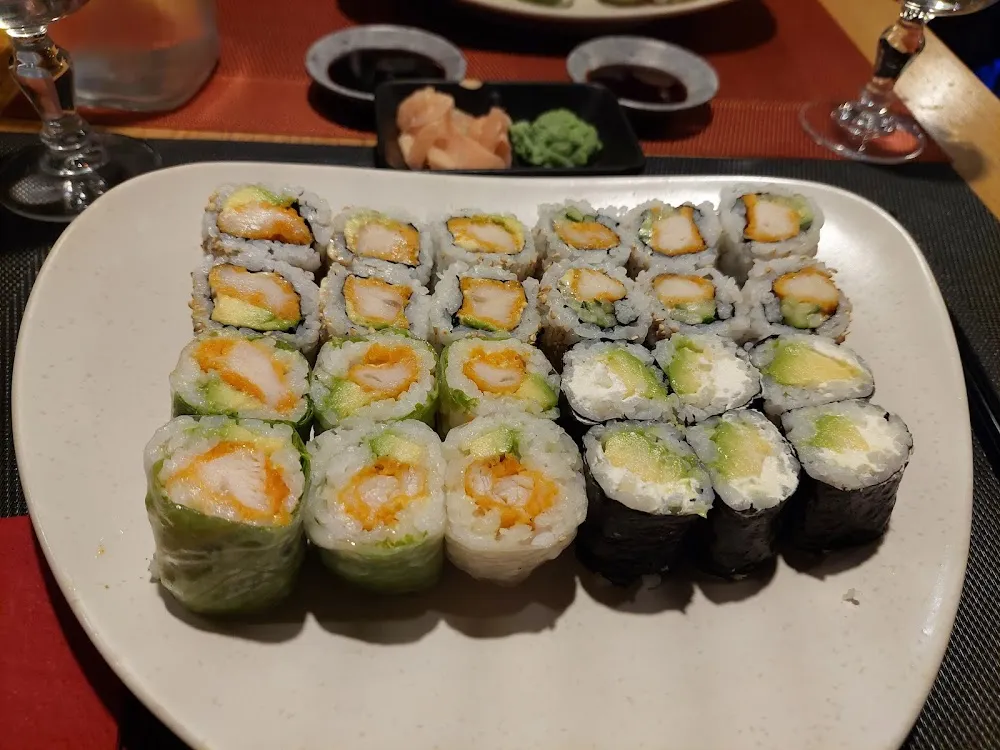 Combo Maki Avocado California Chicken and Spring Roll Chicken